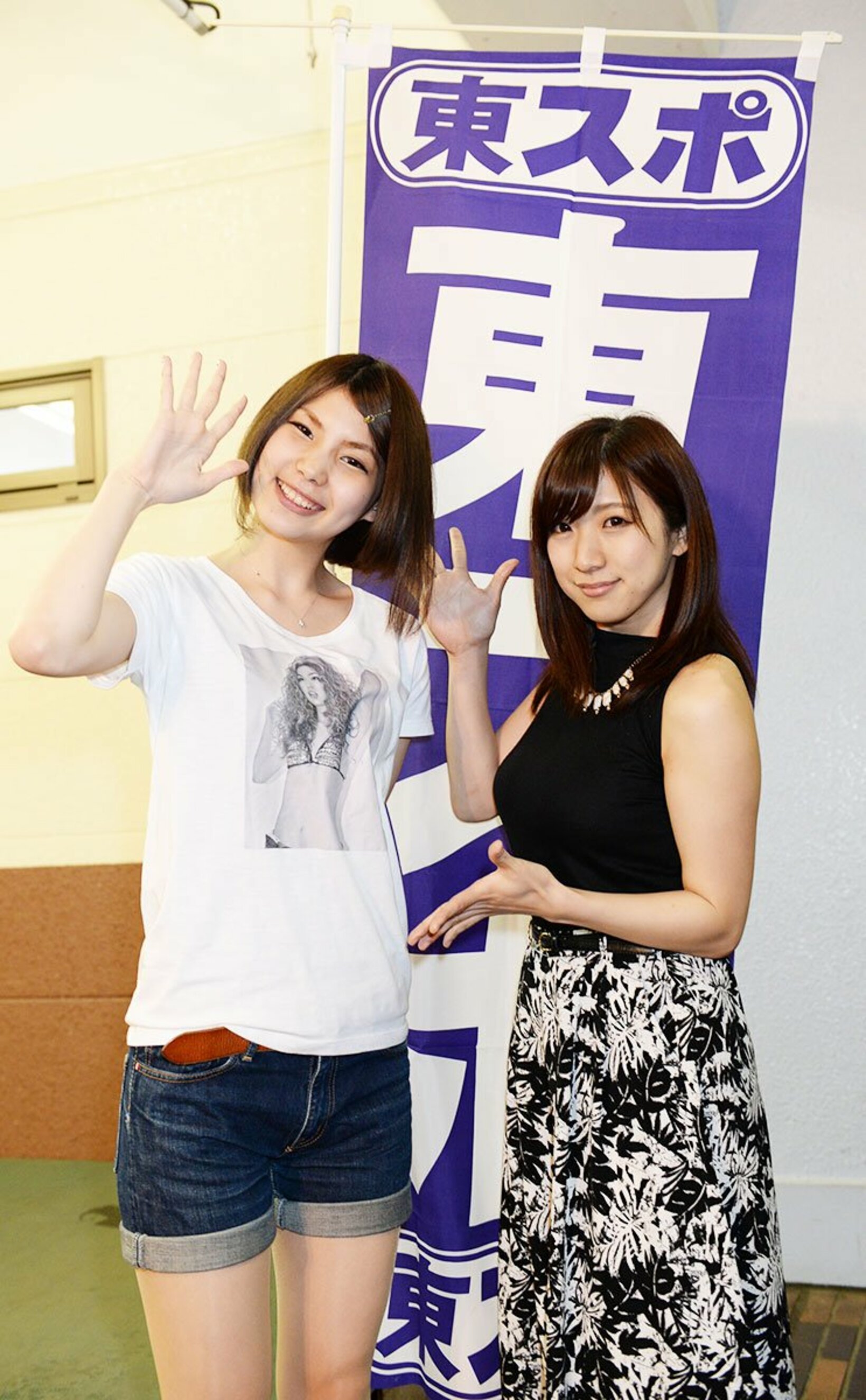 川奈ゆう(右)と佐藤美優（２０１５年）