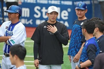 古巣DeNAナインと旧交を温めた山本だが心中は…