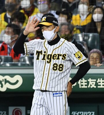  ８回、ガンケルを降板させる矢野監督（東スポWeb）