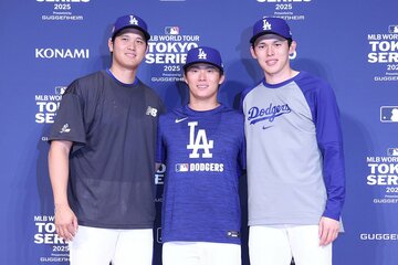 ドジャースの（左から）大谷翔平、山本由伸、佐々木朗希