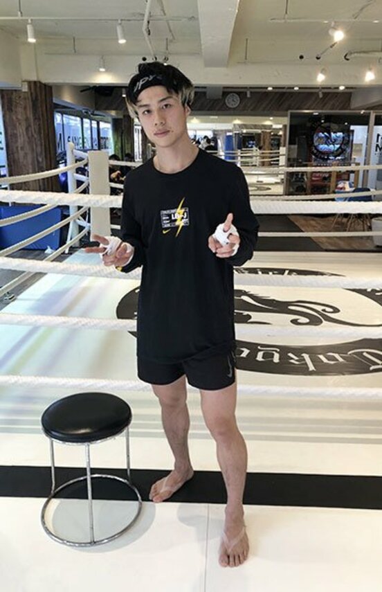  公開練習を行った金子晃大