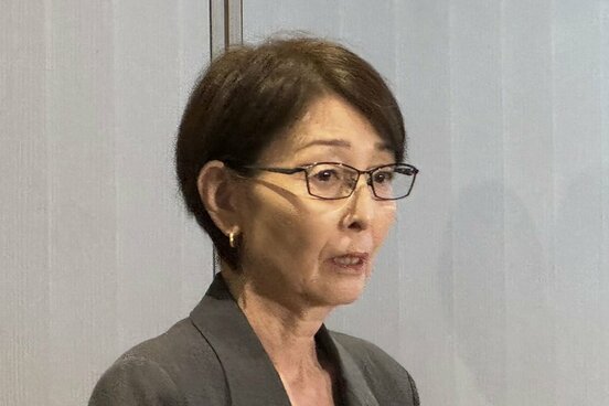 取材に対応した三屋裕子会長