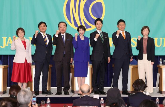 衆院選前に行われた討論会(左から)共産党の田村委員長、国民民主党の玉木代表、中道改革連合の野田共同代表、自民党総裁の高市首相、日本維新の会の藤田共同代表、参政党の神谷代表、れいわ新選組の大石共同代表