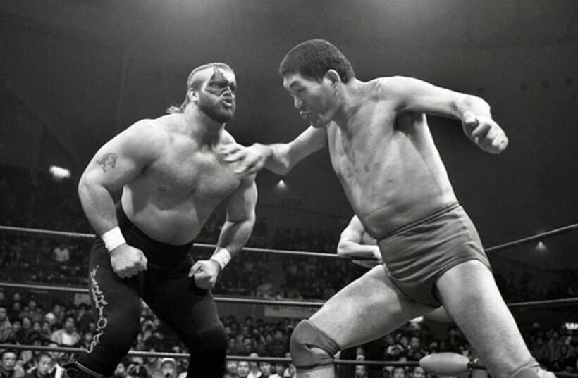  全日参戦時にはＧ馬場（右）とも激闘をみせたアニマルさん