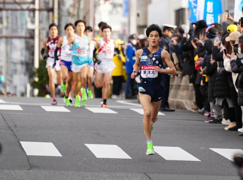 往路１区で力走した東洋大・松井海斗（代表撮影）