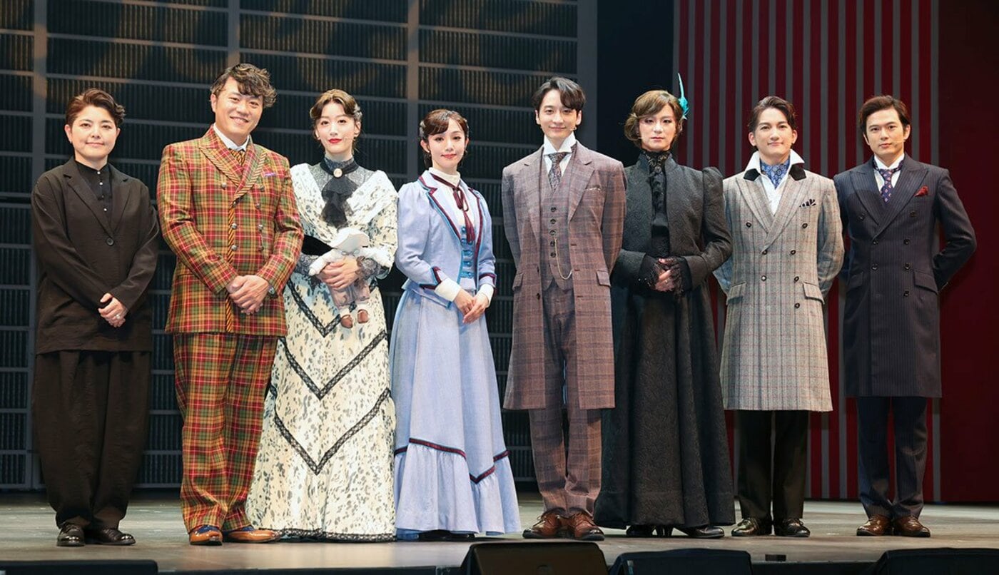 左から小林香、エハラマサヒロ、花乃まりあ、咲妃みゆ、小関裕太、田代万里生、中桐聖弥、加藤大悟