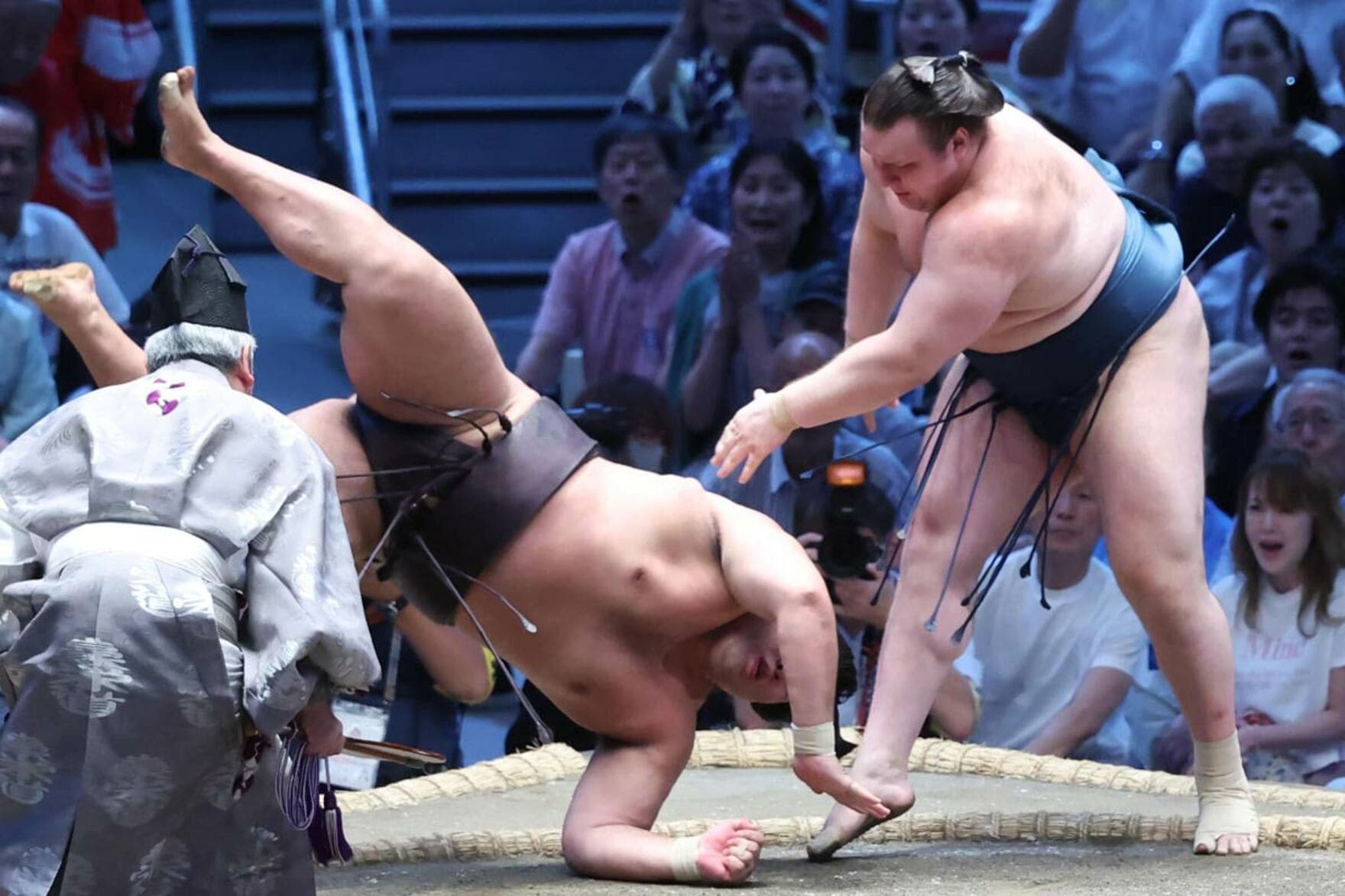 単独首位に躍り出た安青錦