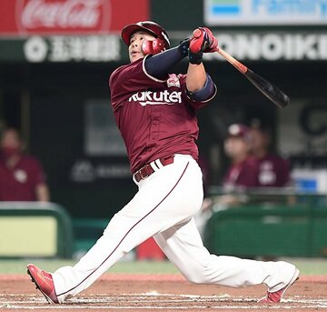 ６回無死ホームランを放つ浅村