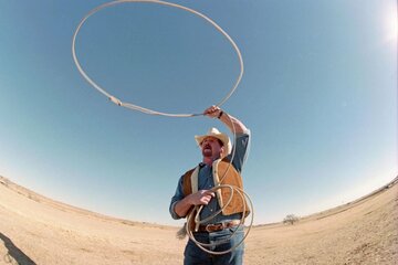 投げ縄を披露するテリー・ファンクさん（１９９７年）