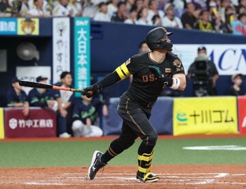 ９回、起死回生の同点弾を放った佐藤輝明