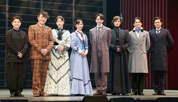 左から小林香、エハラマサヒロ、花乃まりあ、咲妃みゆ、小関裕太、田代万里生、中桐聖弥、加藤大悟