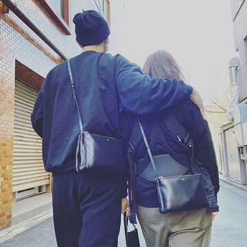  熱々のツーショット写真を公開した庄司智春と藤本美貴＝藤本のインスタグラム（@mikittyfujimoto）から