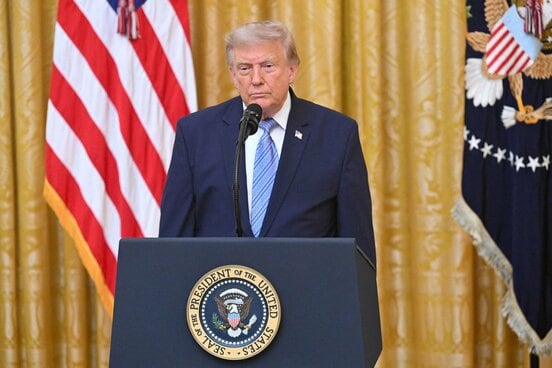 演説を行ったトランプ大統領(ロイター)