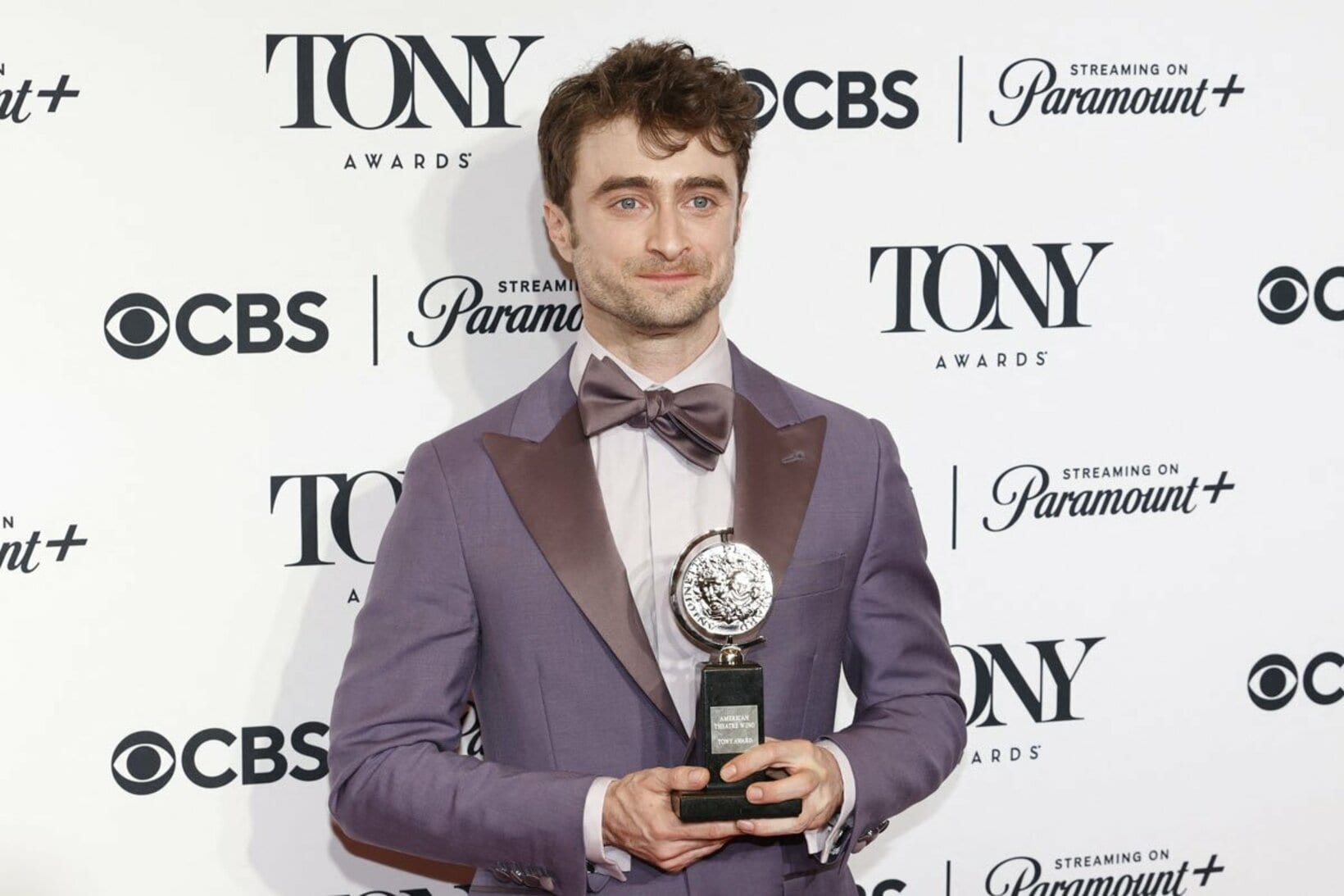 ヒゲをたくわえ…大人になったラドクリフ（ロイター）