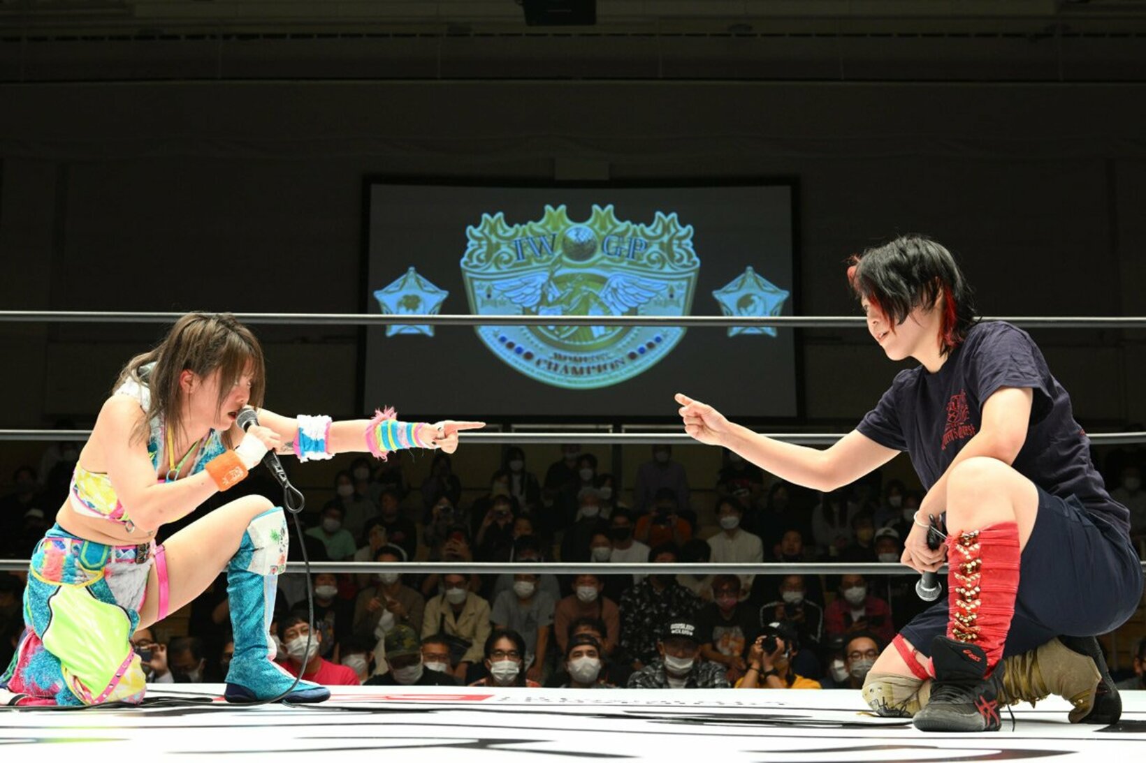 準決勝で戦うことが決まった岩谷麻優（左）と林下詩美