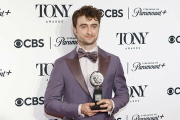 ヒゲをたくわえ…大人になったラドクリフ（ロイター）