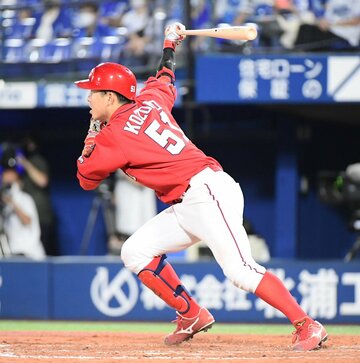  ＤｅＮＡ戦の９回、５安打目となるトドメの適時打を放った広島・小園（東スポWeb）