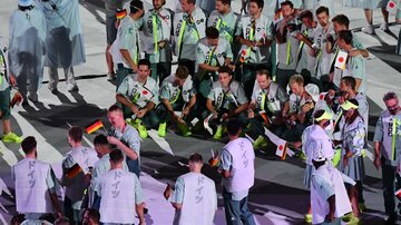  よく見るとノーマスク選手がチラホラ…