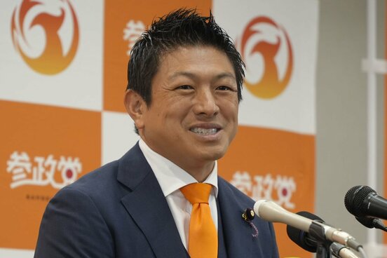 笑顔の神谷宗幣代表