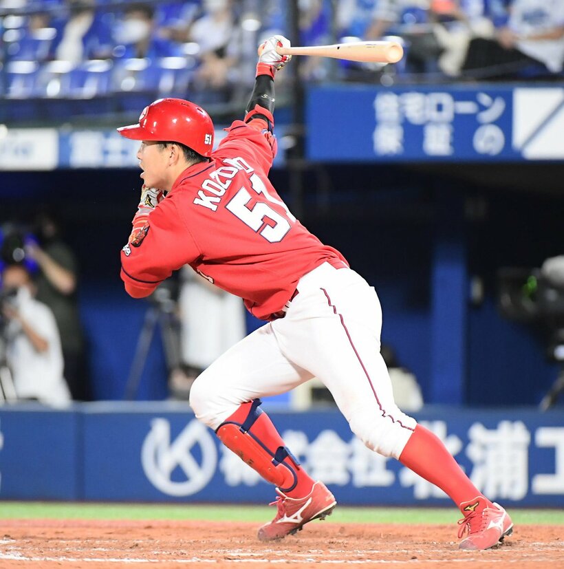  ＤｅＮＡ戦の９回、５安打目となるトドメの適時打を放った広島・小園（東スポWeb）