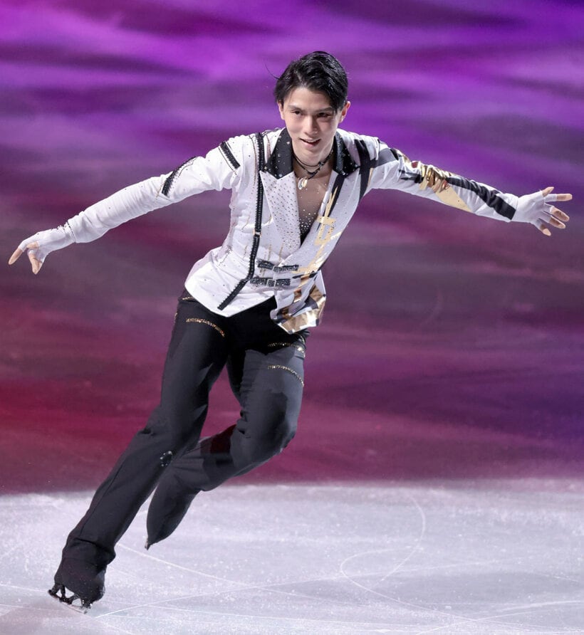  不敵な笑みを浮かべる羽生結弦(東スポWeb)