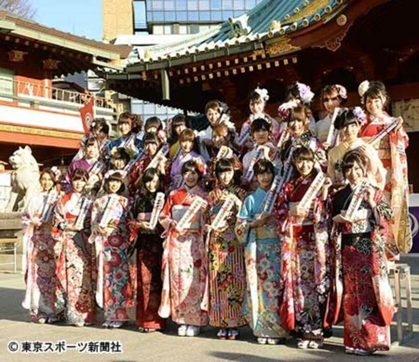 あでやかな振り袖姿をお披露目したＡＫＢ４８の新成人メンバー