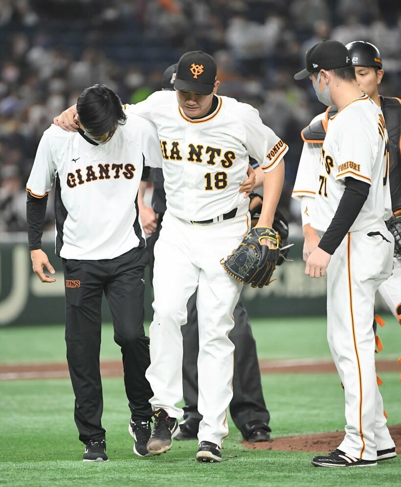  打球を右足で受け、５回途中降板した菅野(東スポWeb)