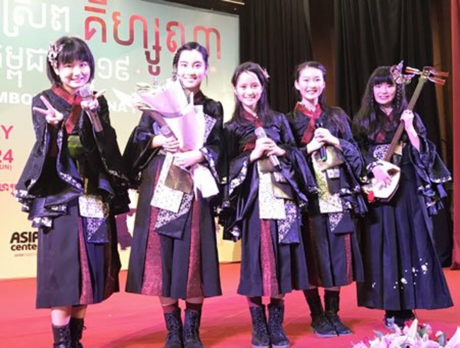  「日本カンボジア絆フェスティバル」に出演した民謡ガールズ