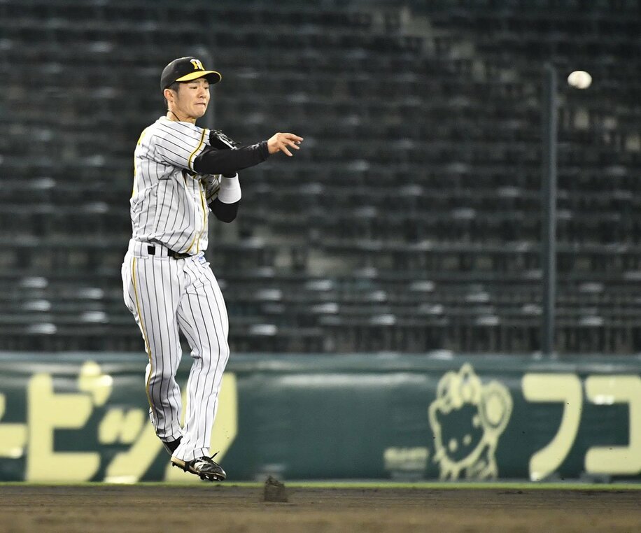  ８回に痛い悪送球を記録してしまった阪神・中野