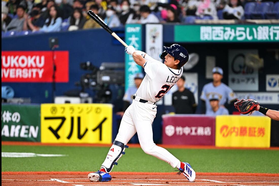 中前打を放ったイ・ジョンフ