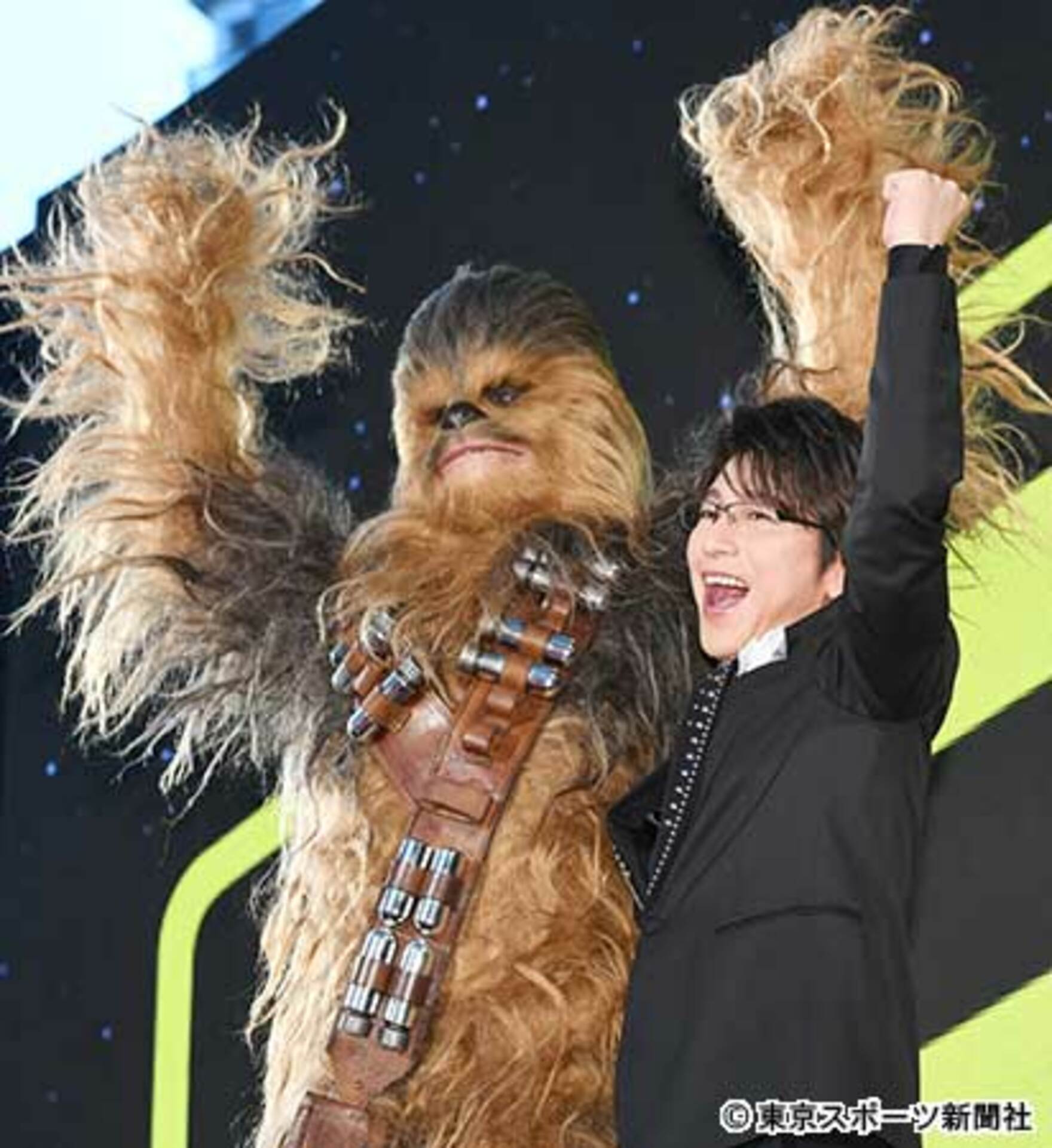 写真 及川光博 チューバッカに抱きつき スター ウォーズ愛 爆発 東スポweb