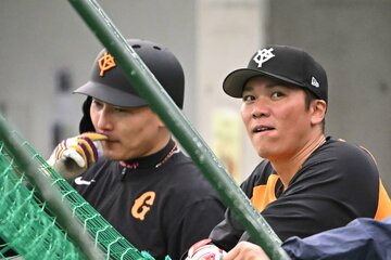 丸（左）と坂本