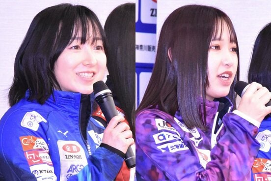 前日会見に出席したロコ・ソラーレの藤沢五月(左)と、北海道銀行の仁平美来