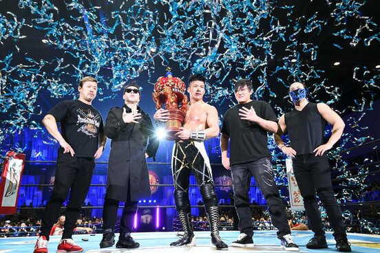 Just５Guysの仲間に祝福されるSANADA(中)