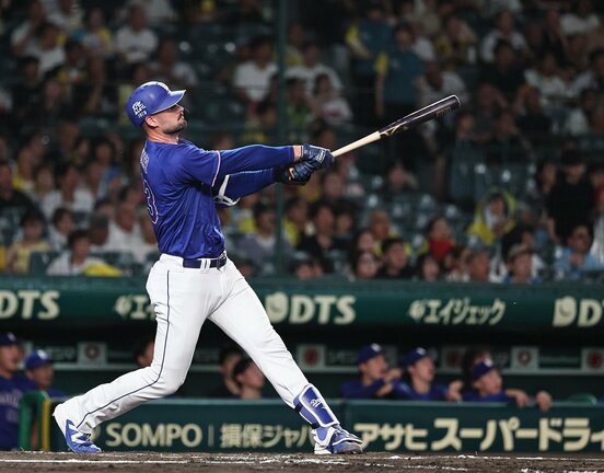 5回の2ランを含む2安打4打点で、投げては完封勝利を飾った中日・マラー