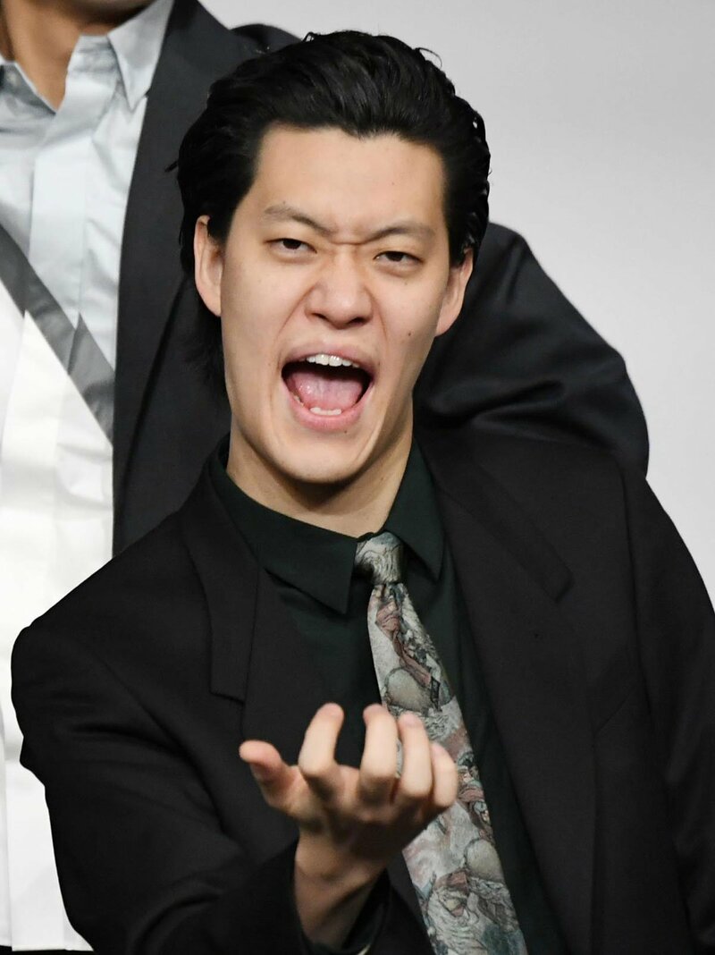 霜降り粗品がユーチューブ登録者１００万人突破を報告 正直に言います 金くれボケ 東スポweb