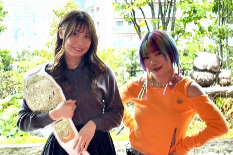 荒井優希（左）と遠藤有栖