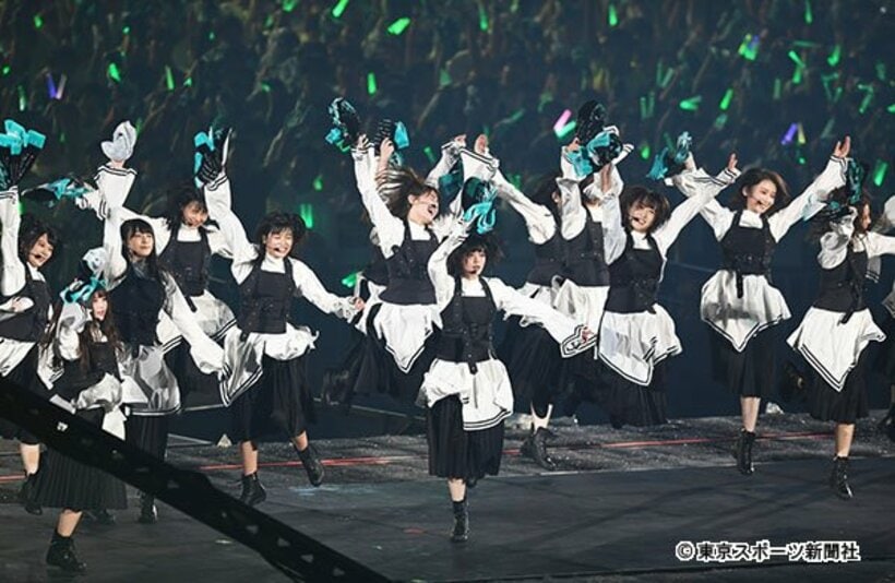  東京ドーム公演を行った欅坂４６。センターは平手