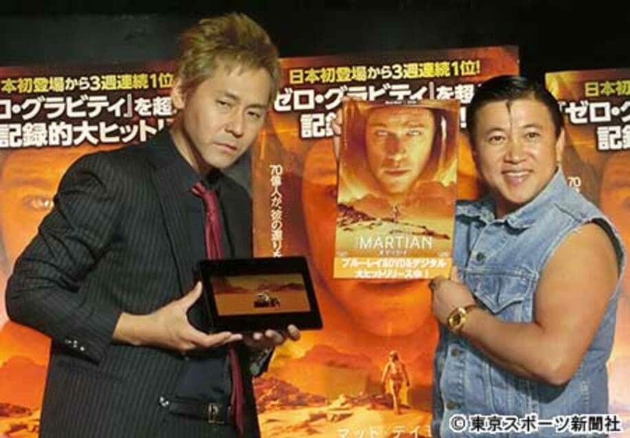 DVDの発売記念イベントに登場した芸人のヒロシ（左）とスギちゃん