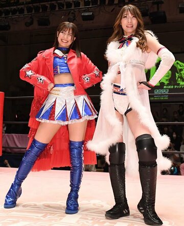  荒井優希（左）と赤井沙希（東スポWeb）