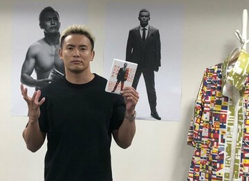  出版記念イベントを行ったオカダ・カズチカ(東スポWeb)