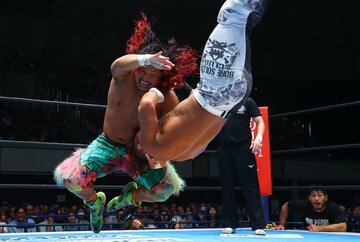 石森太二を攻めるＧＨＣジュニアヘビー級王者・高橋ヒロム