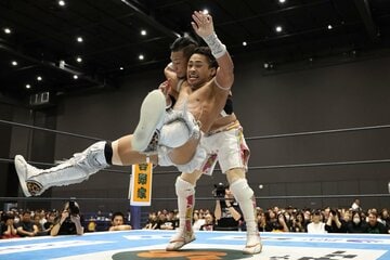 HuntingでKUSHIDA(奥)を仕留めた豹