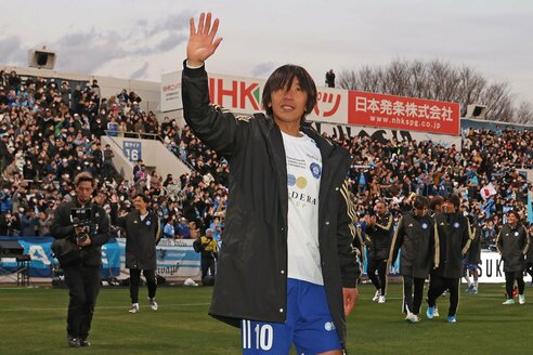 中村俊輔氏の引退試合に中田英寿氏も登場 〝大切な場所〟三ツ沢でW