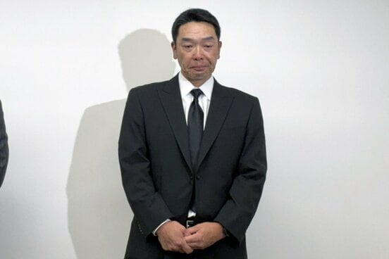 謝罪会見で涙をこらえる巨人前監督・阿部慎之助氏