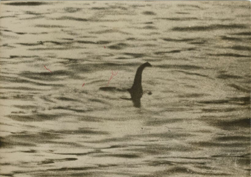 ネス湖で撮られたネッシーとみられる生物