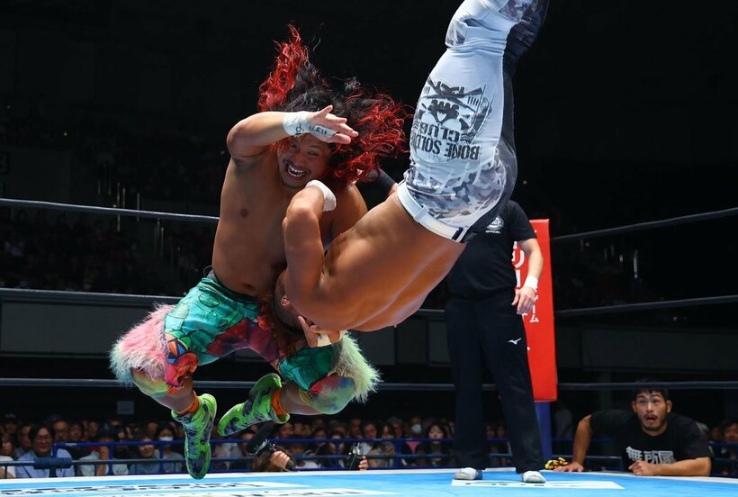 石森太二を攻めるＧＨＣジュニアヘビー級王者・高橋ヒロム
