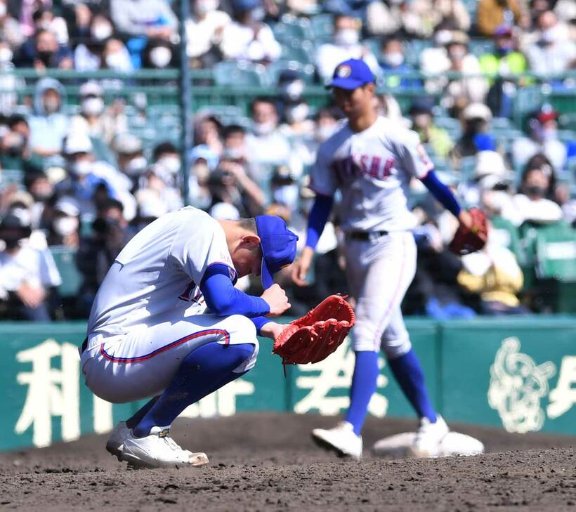  市和歌山・米田にサヨナラ打を浴びうずくまる明秀日立のエース・猪俣（東スポWeb）