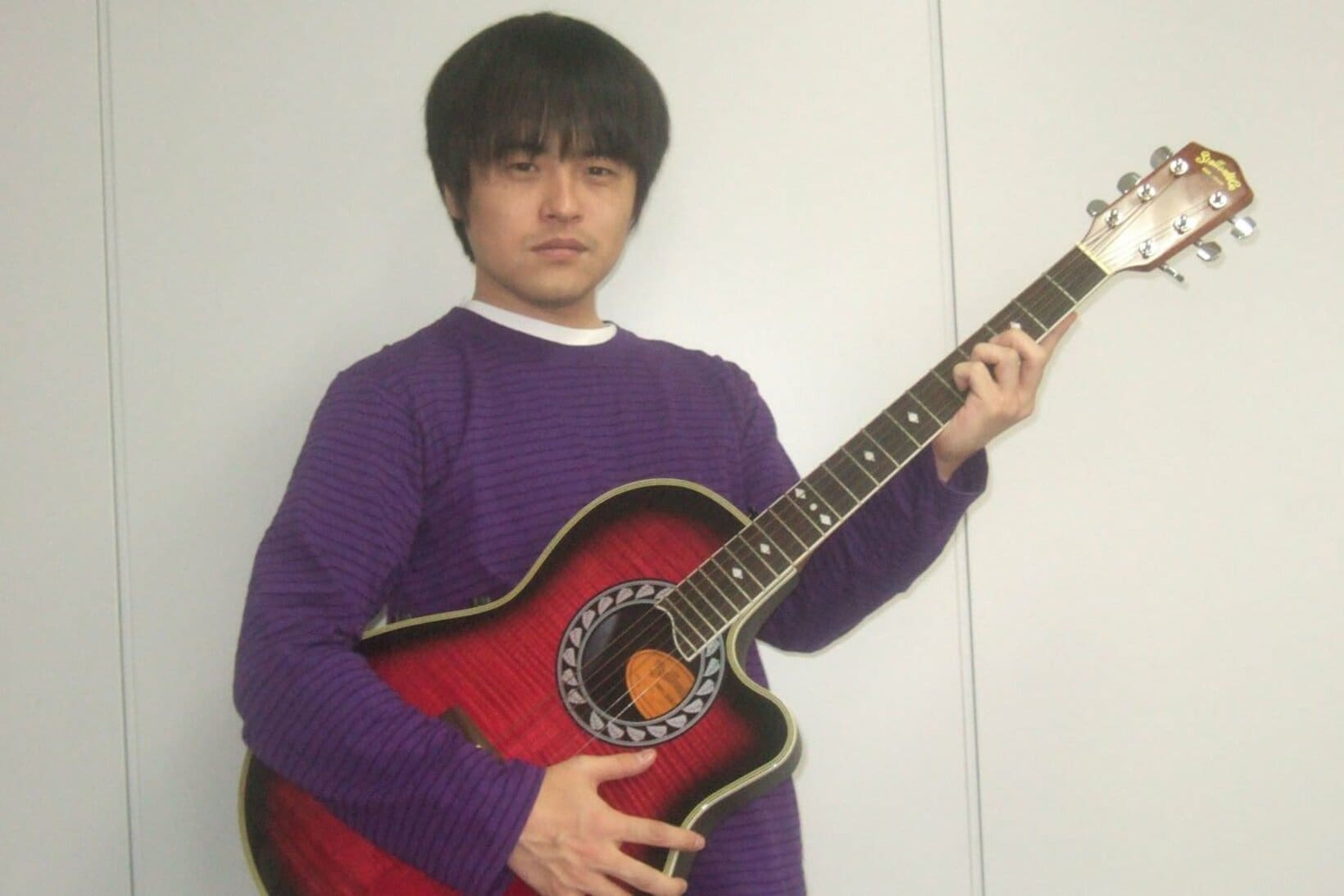 2008年…ギターを手にするバカリズム