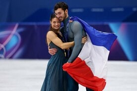 アイスダンスで金メダルを獲得したフランスのロランス・フルニエボードリ、ギヨーム・シゼロン組(ロイター)